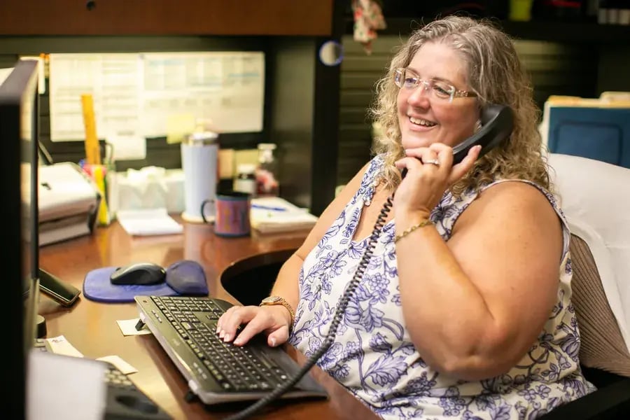 United Heating receptionist scheduling an emergency furnace repair service